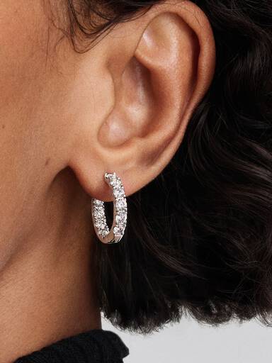 Hoops med glittrande stenar