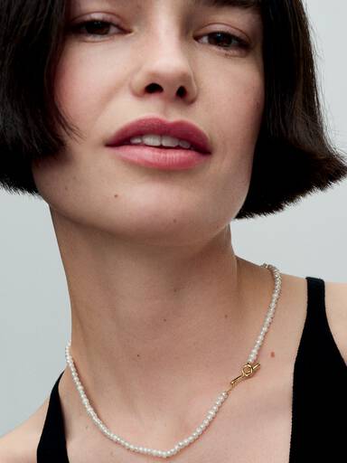 Collierhalsband med behandlade sötvattensodlade pärlor