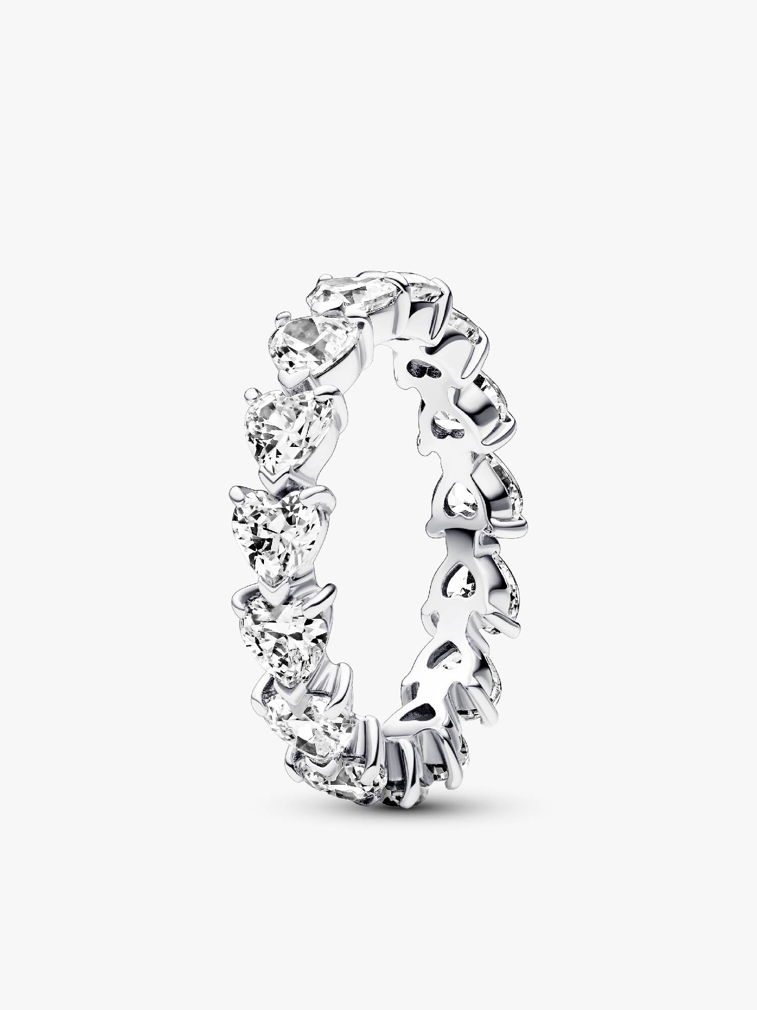 Ring med hjärtformade stenar