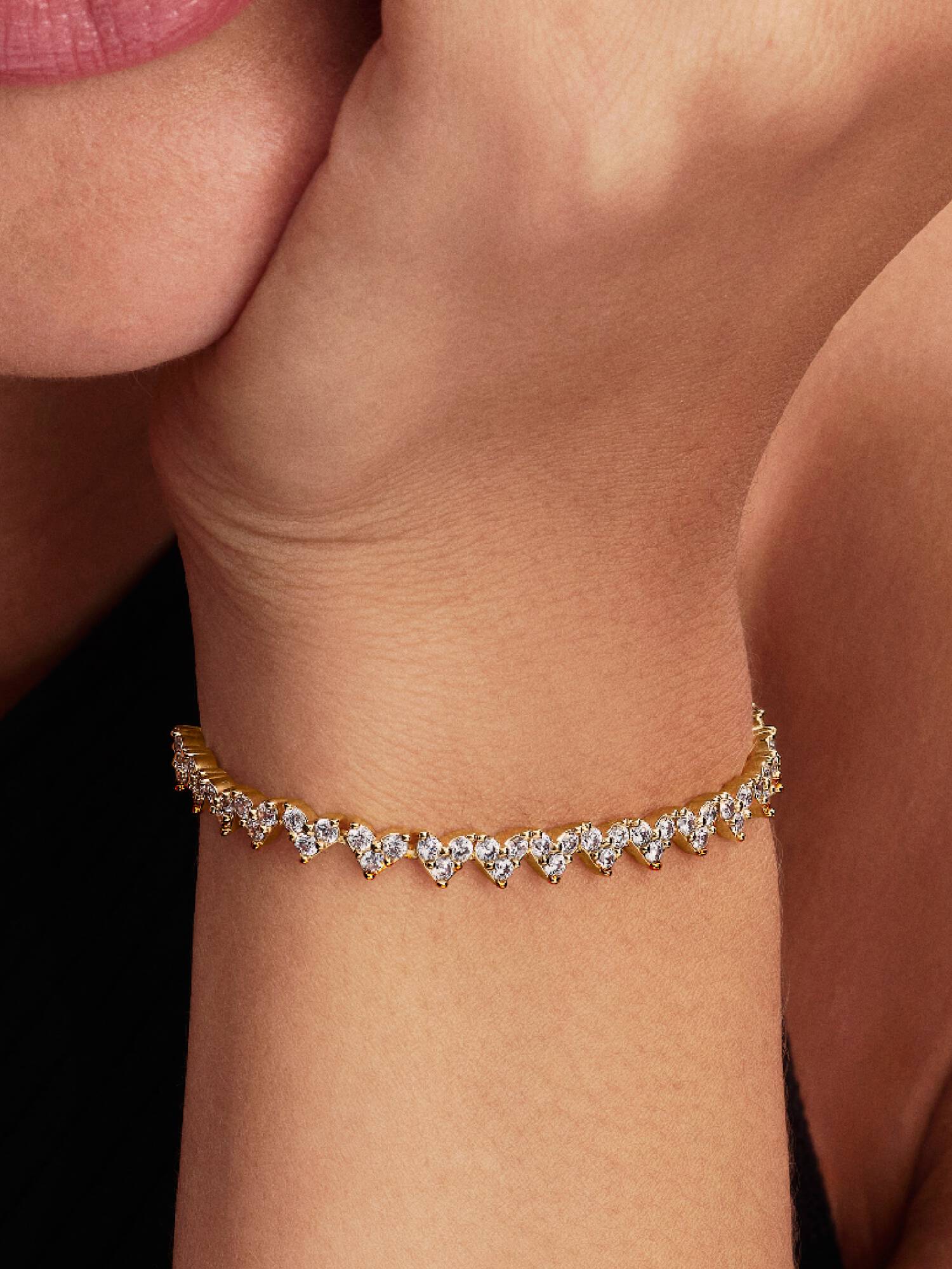 Armband med hjärta och tre stenar
