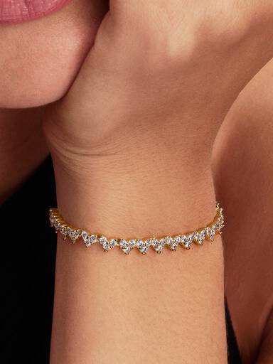 Armband med hjärta och tre stenar