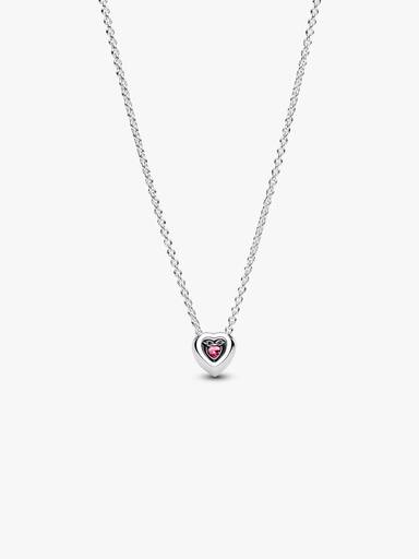 Halsband med hjärtformat hängsmycke