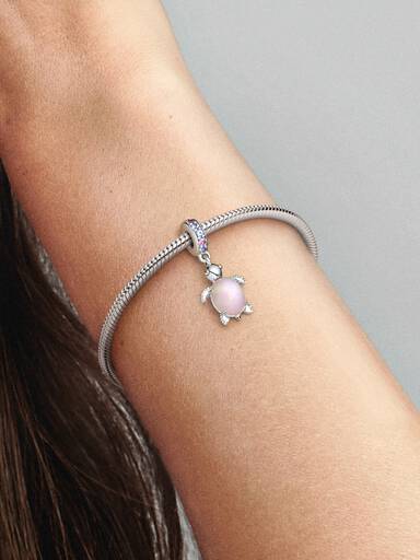 Skölpaddsberock med rosa muranoglas