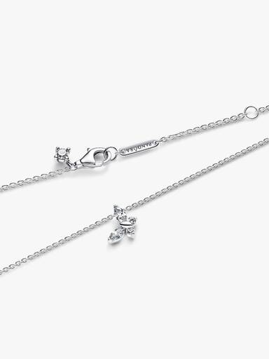 Halsband med hängsmycke och fjäril