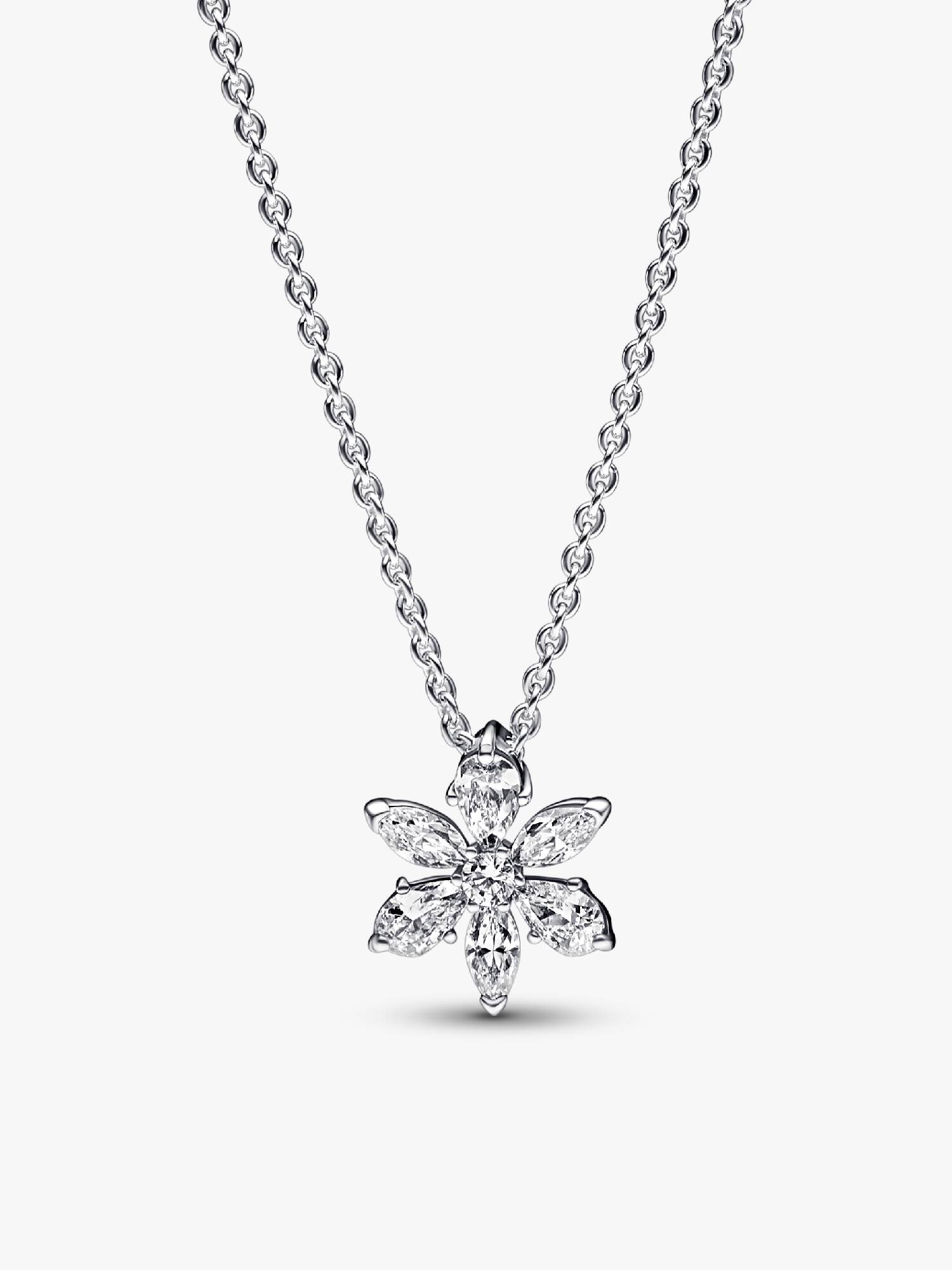 Halsband med glittrande blomformat hängsmycke