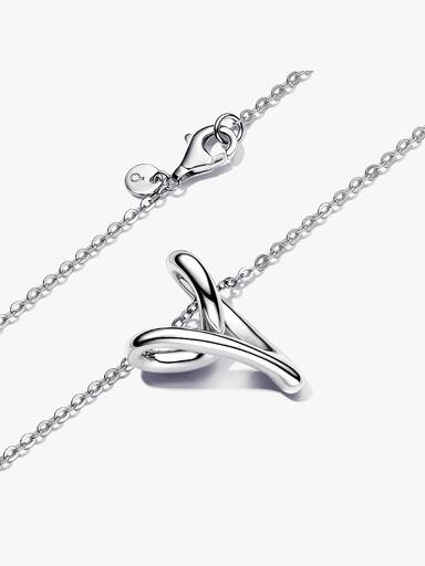 Halsband med hängsmycke i form av ett organiskt hjärta