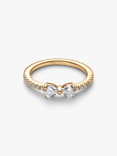 Ring med rosettformad design och två klara stenar