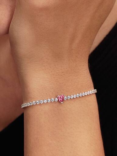 Tennisarmband med glittrande rosa hjärta