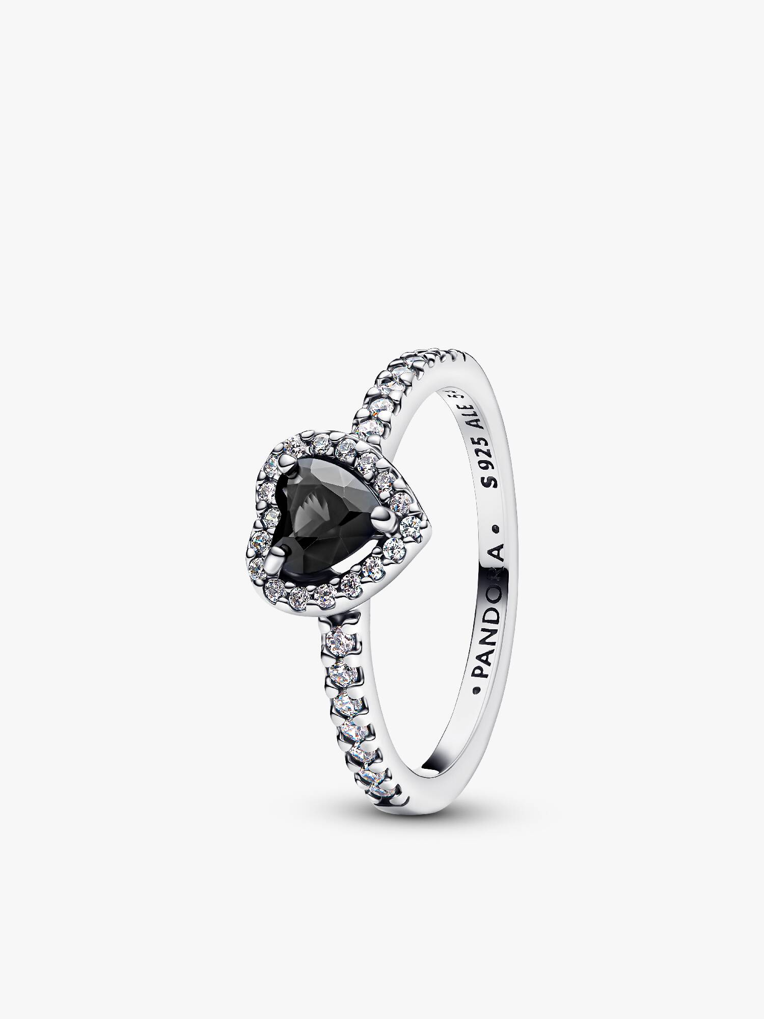 Ring med upphöjt, svart hjärta