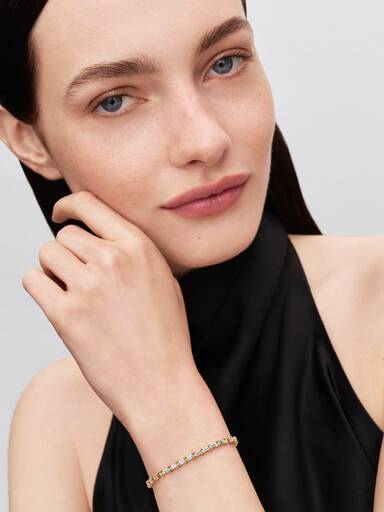 Glittrande tennisarmband med baguetteslipade stenar