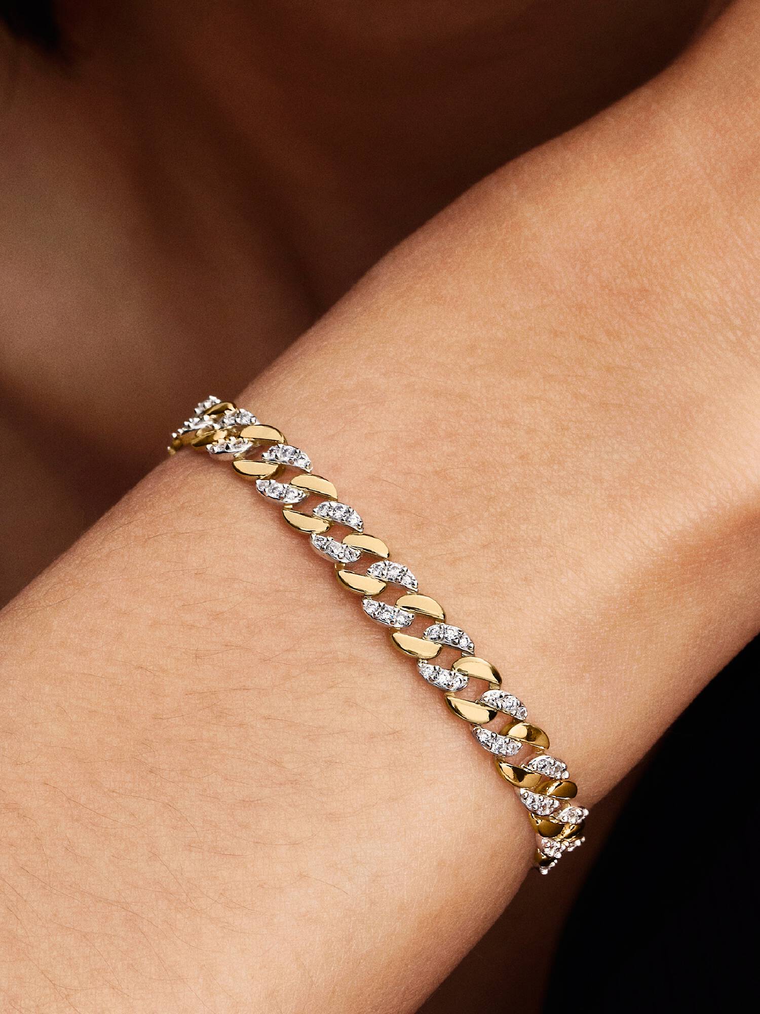 Tvåtonat, glittrande pansarkedjearmband