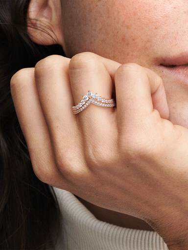 Wishbone-ring med tiaradesign