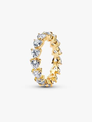 Ring med hjärtformade stenar