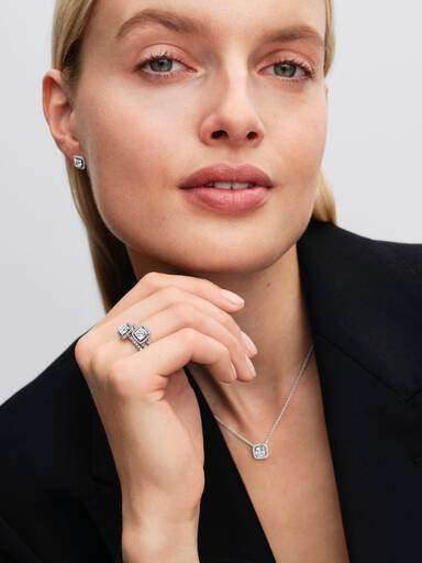 Collierhalsband med hängsmycke