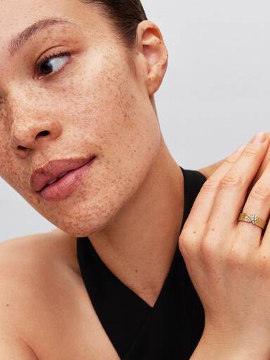 Bred ring med glittrande stjärnfall