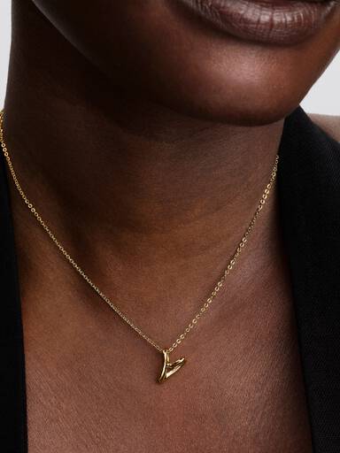 Halsband med hängsmycke i form av ett litet organiskt hjärta