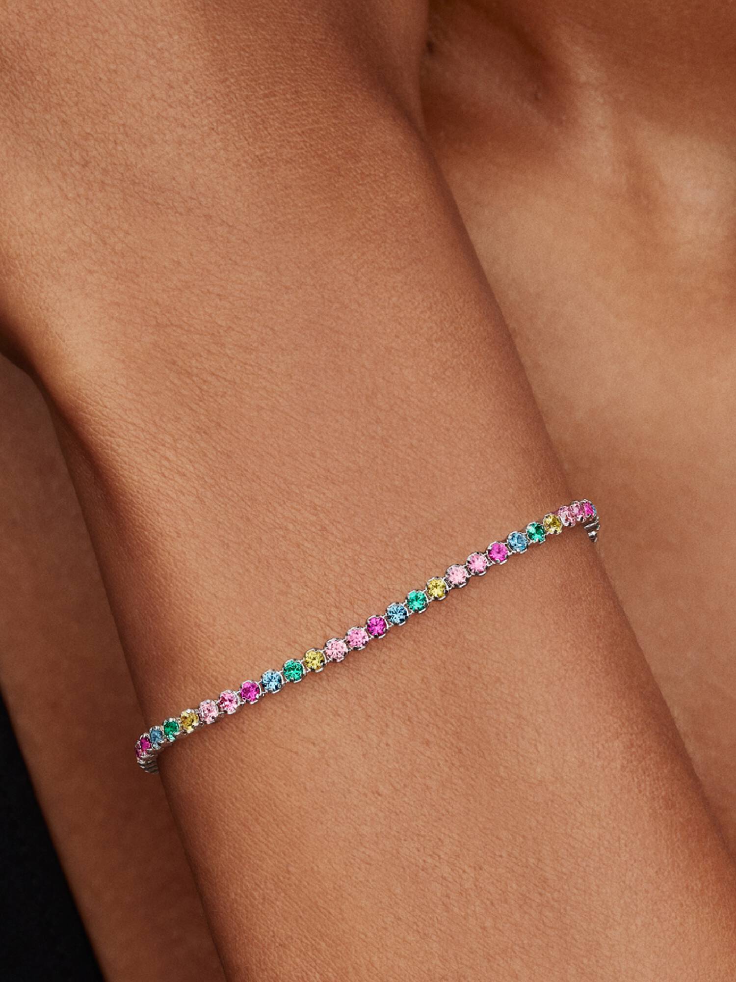 Regnbågsskimrande tennisarmband 