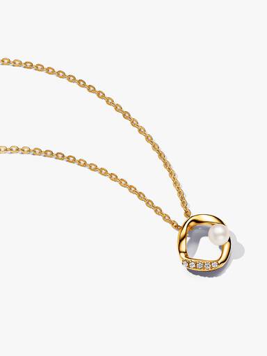 Halsband med hängsmycke med organiskt formade och behandlade sötvattenspärlor