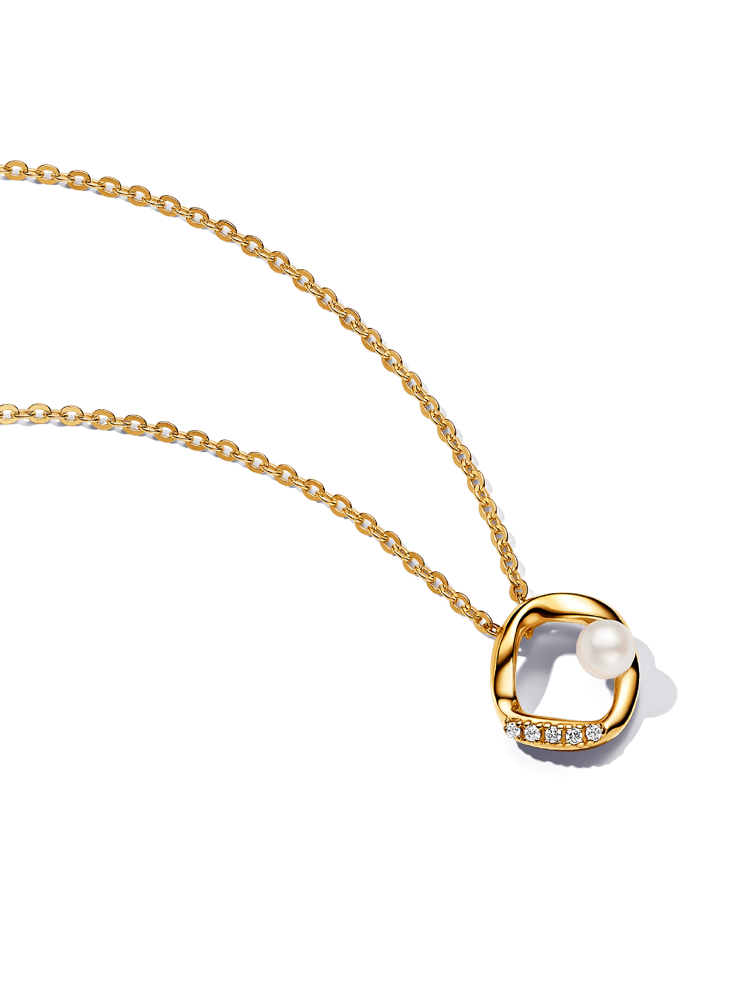 Halsband med hängsmycke med organiskt formade och behandlade sötvattenspärlor