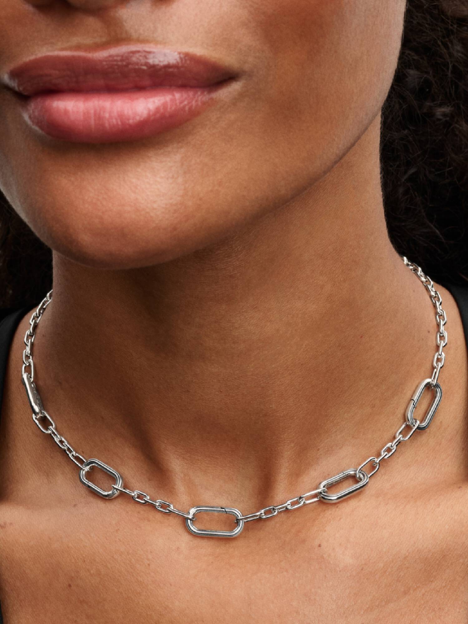 Halsband med fem länkar