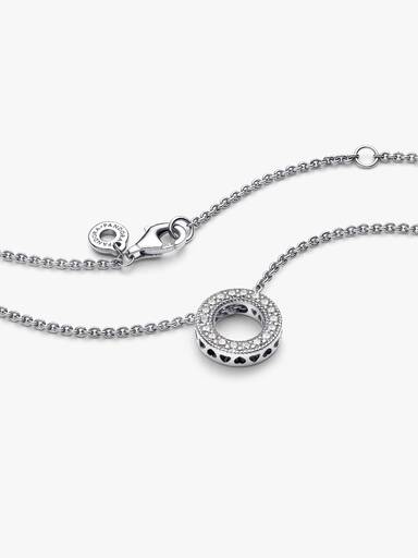 Collierhalsband med Pandoras logotyp