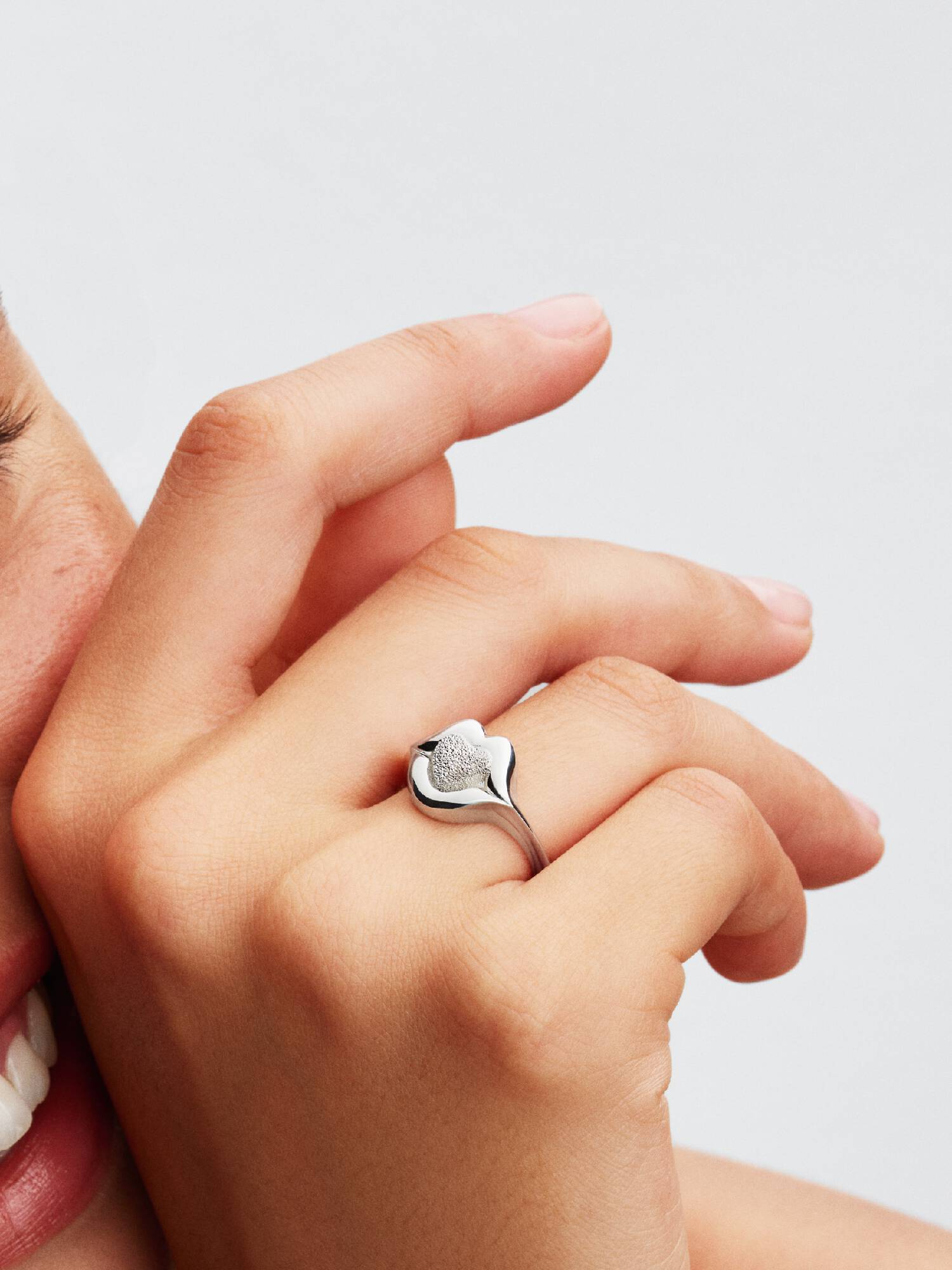 Pat McGrath The Lips of Love ring