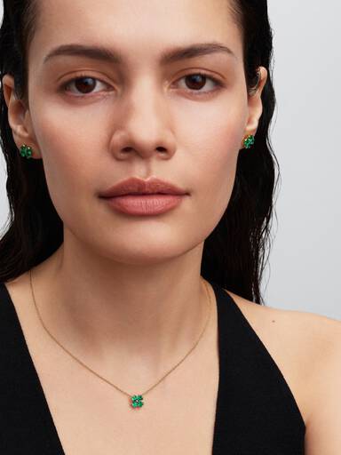 Halsband med hängsmycke fyrklöver