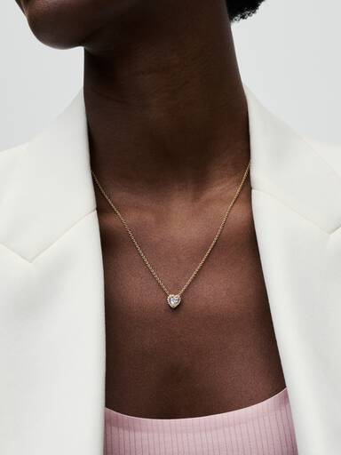 Halsband med glittrande hjärta