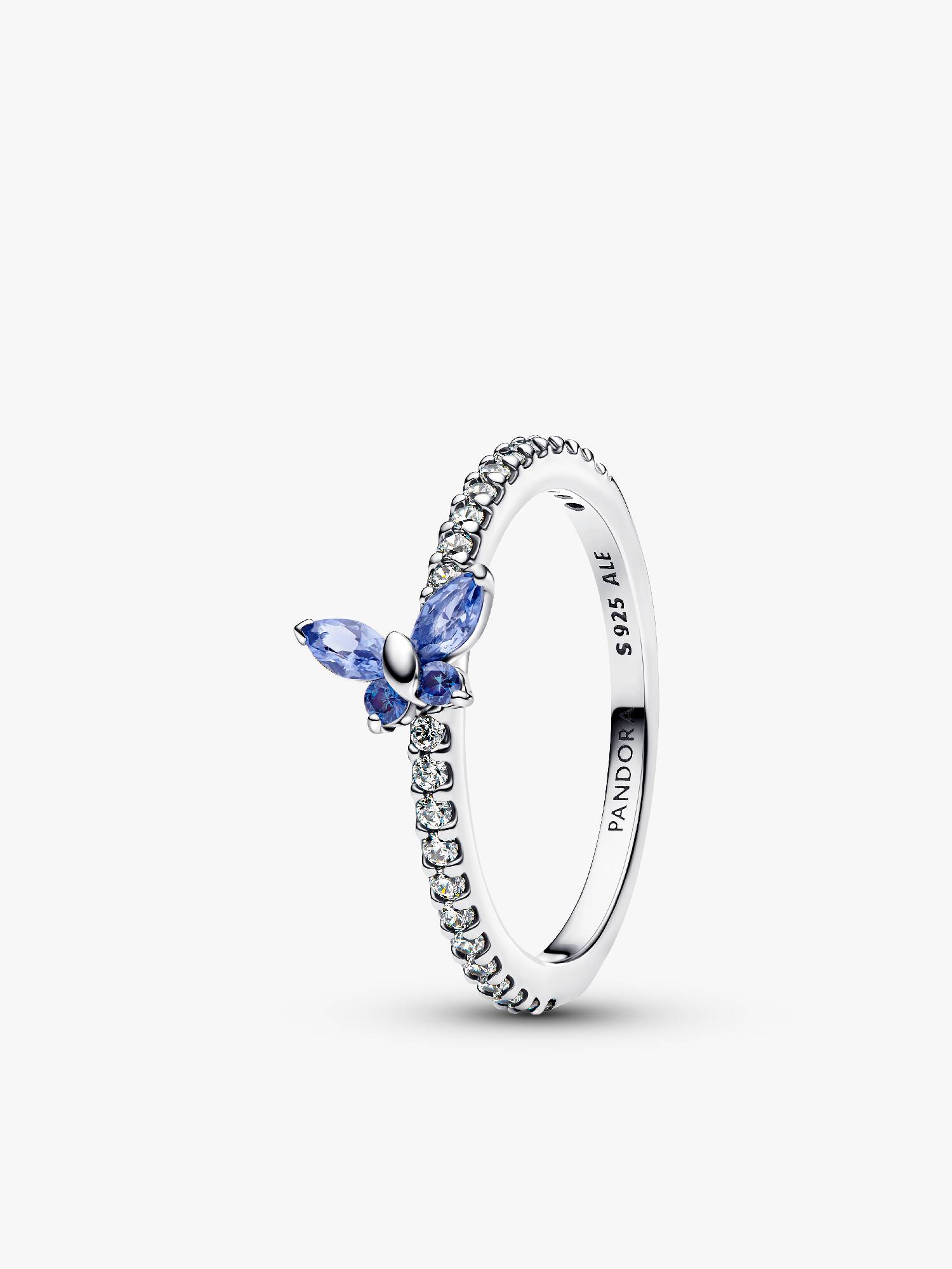 Glittrande ring med fjäril