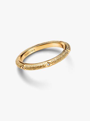 Pandora ME-ring med struktur och stenar