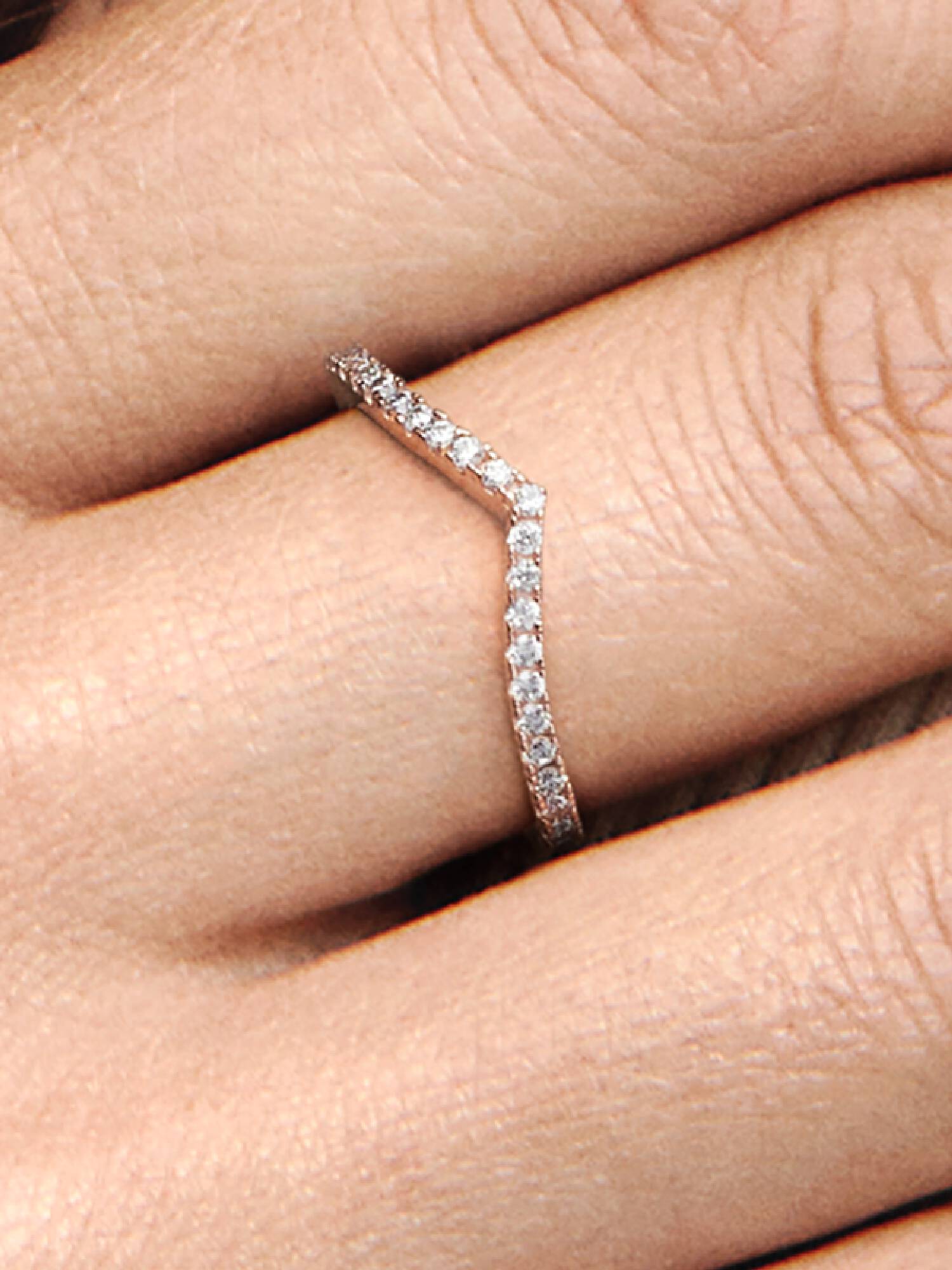 Glittrande wishbone-ring