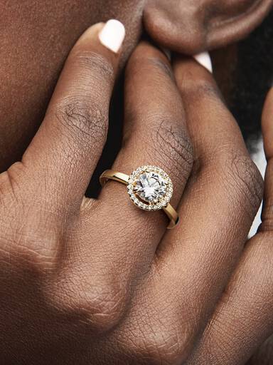 Glittrande Rund Halo Ring