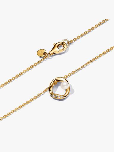 Halsband med hängsmycke med organiskt formade och behandlade sötvattenspärlor
