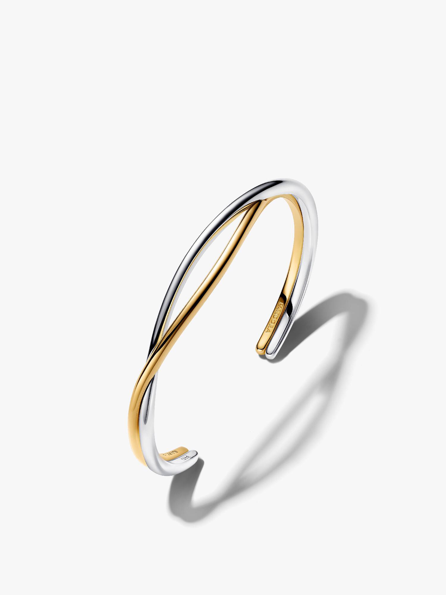 Tvinnad tvåfärgad öppen armring