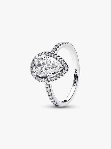 Ring med glittrande halo