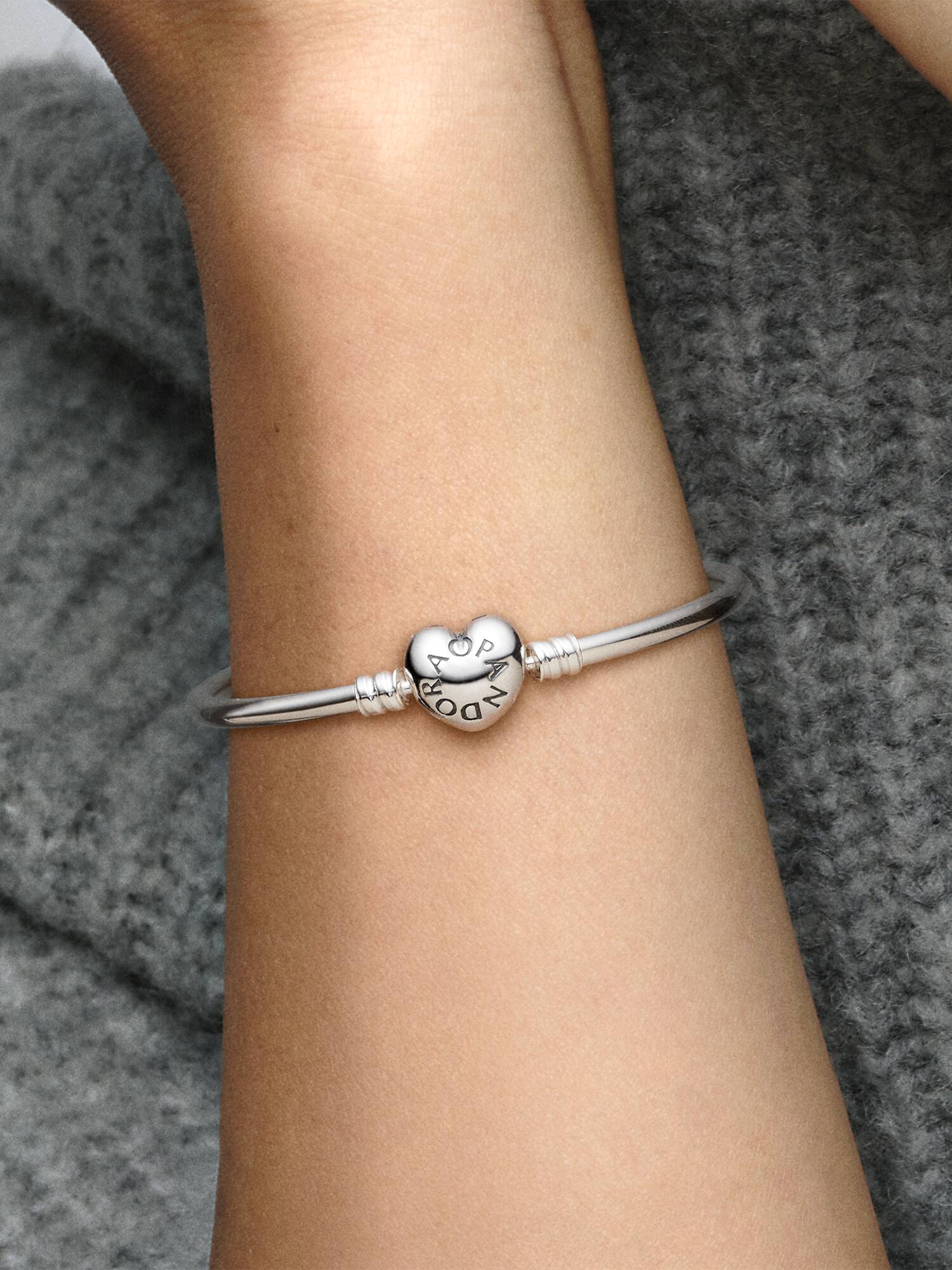 Pandora Moments armring med hjärtlås