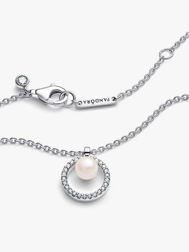 Collierhalsband med behandlade sötvattensodlade pärlor