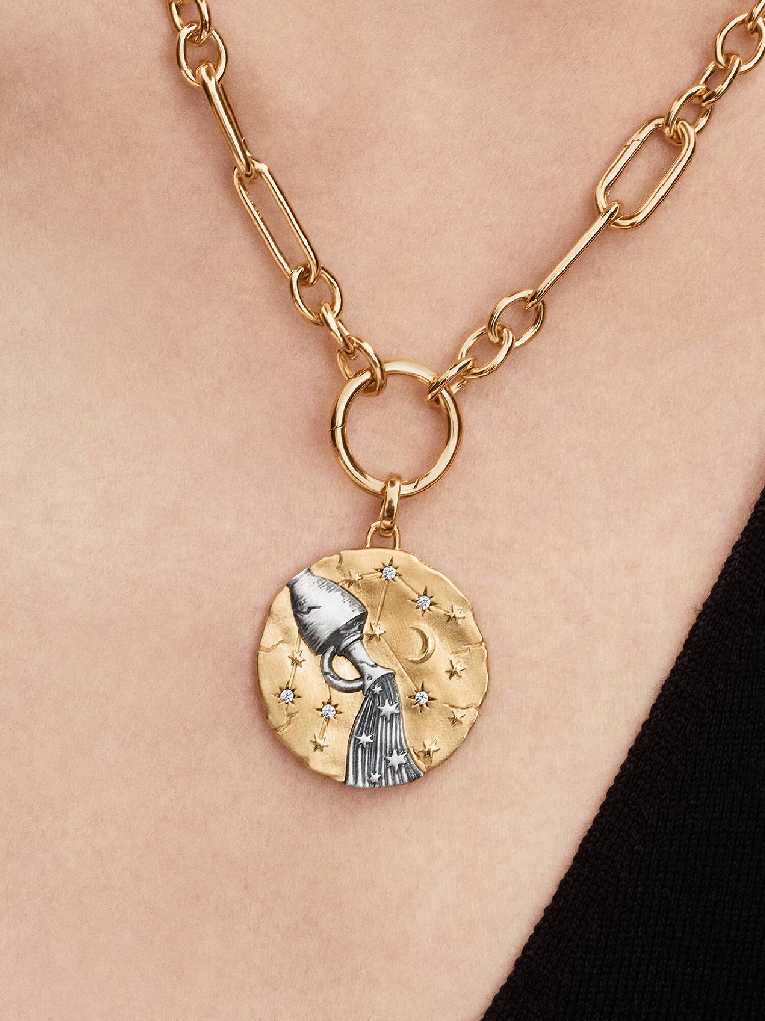 Stor medaljongberlock med stjärntecknet Vattumannen
