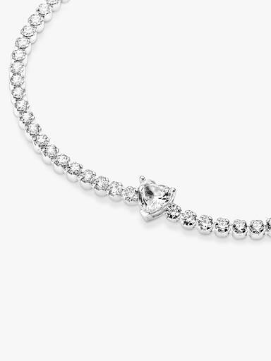 Tennisarmband med glittrande hjärta