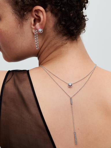 Collierhalsband med glittrande runt hänge