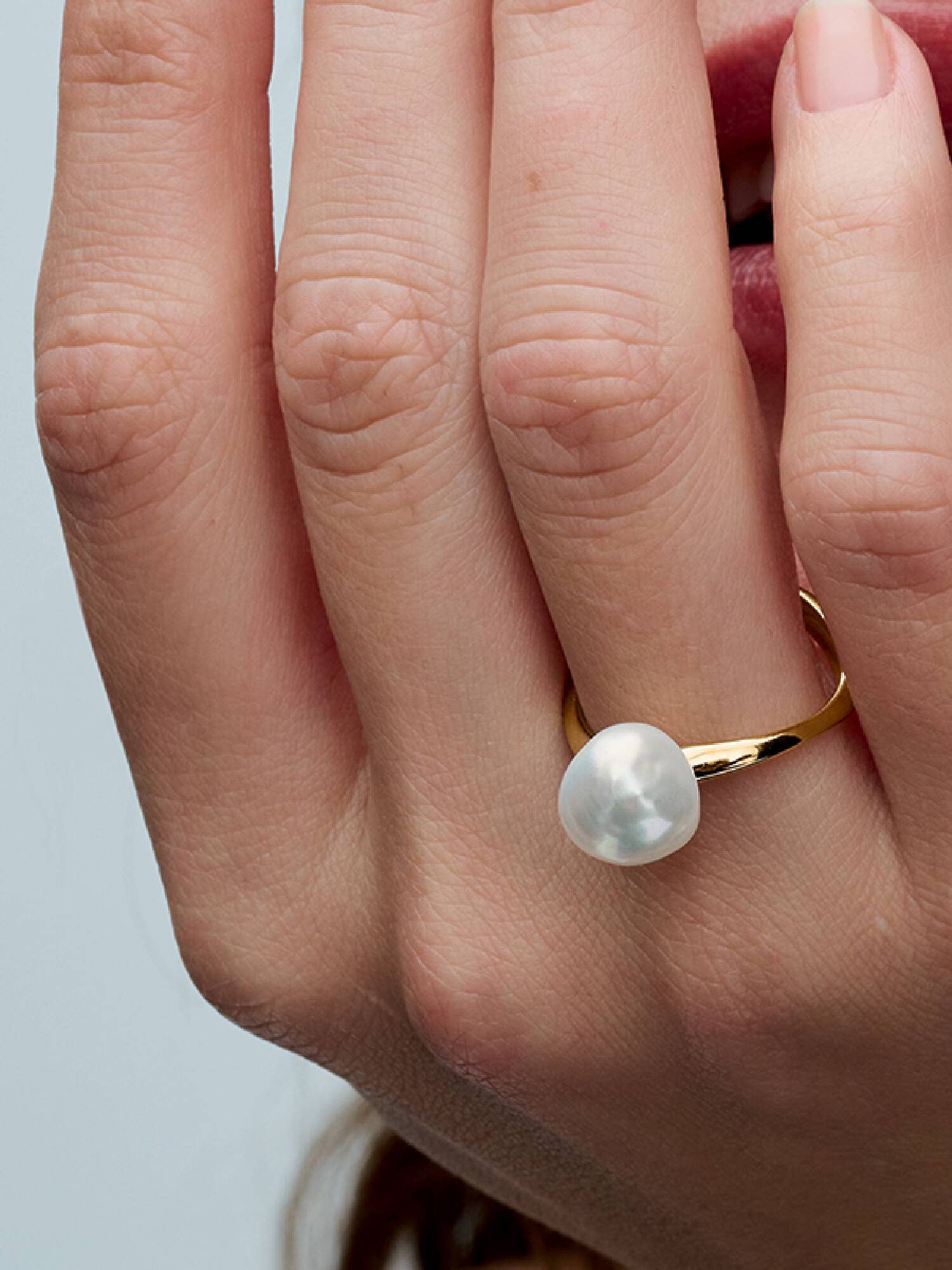 Ring med barockbehandlad sötvattenspärla