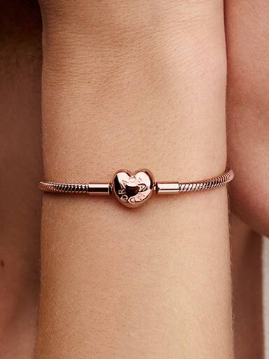 Pandora Moments ormkedjearmband med hjärtformat lås