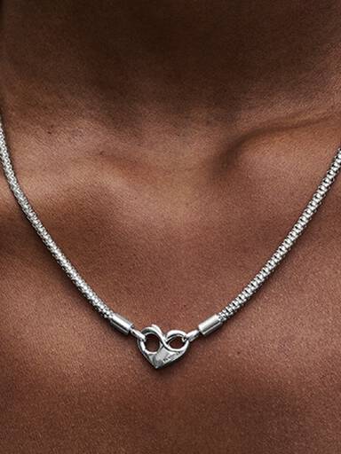 Pandora Moments glittrande kedjehalsband