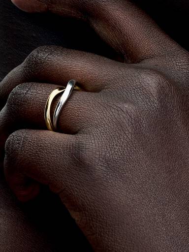 Tvåfärgad sammanflätad ring