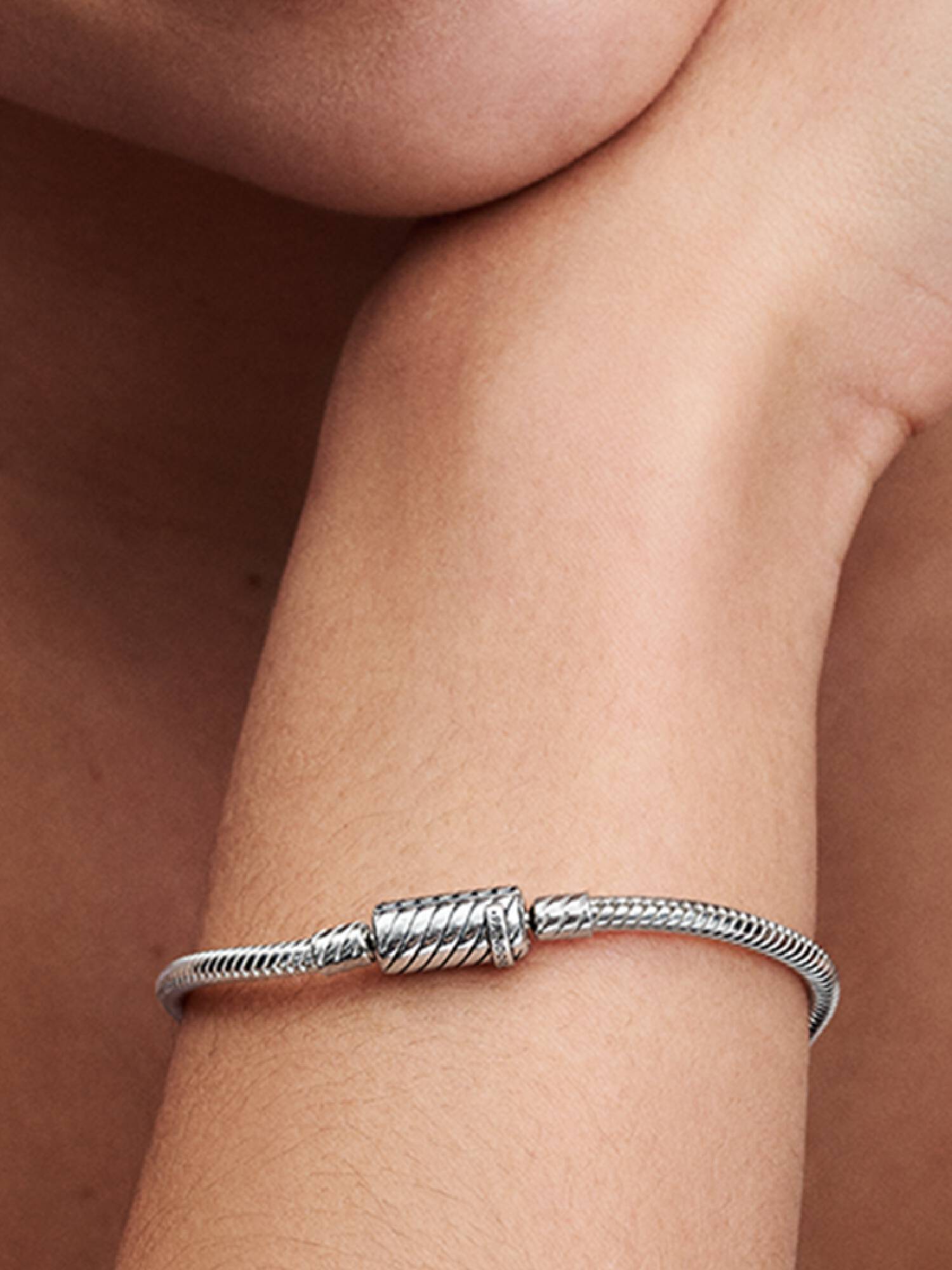 Ormkedjearmband med magnetlås