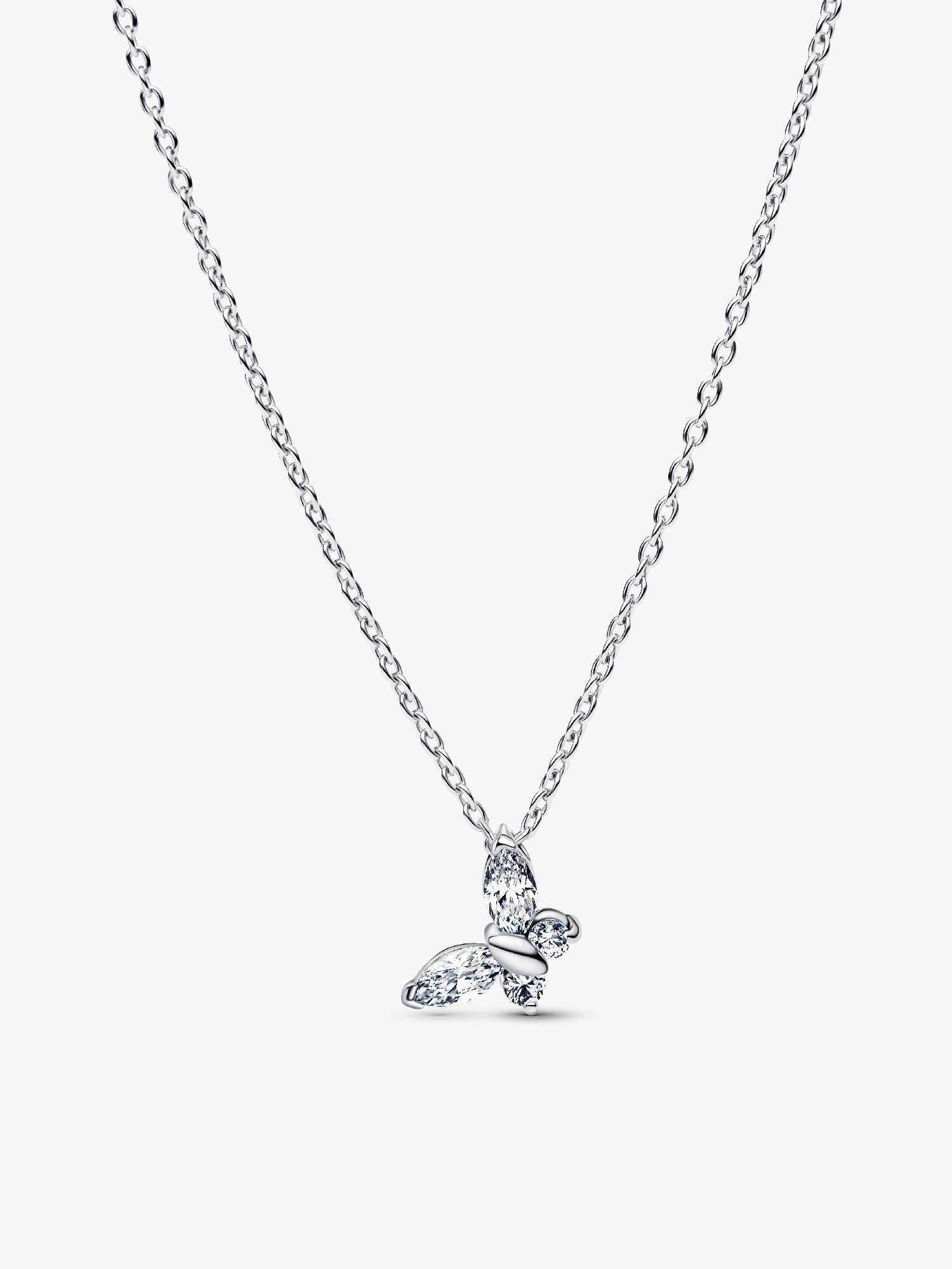 Halsband med hängsmycke och fjäril