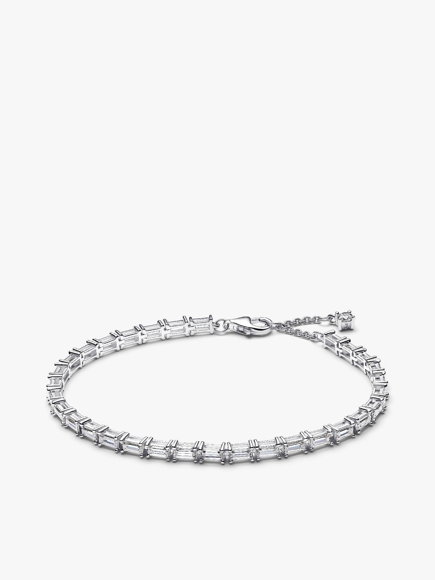Glittrande tennisarmband med baguetteslipade stenar