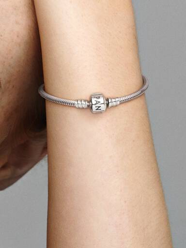 Pandora Moments ormkedjearmband med cylinderformat lås