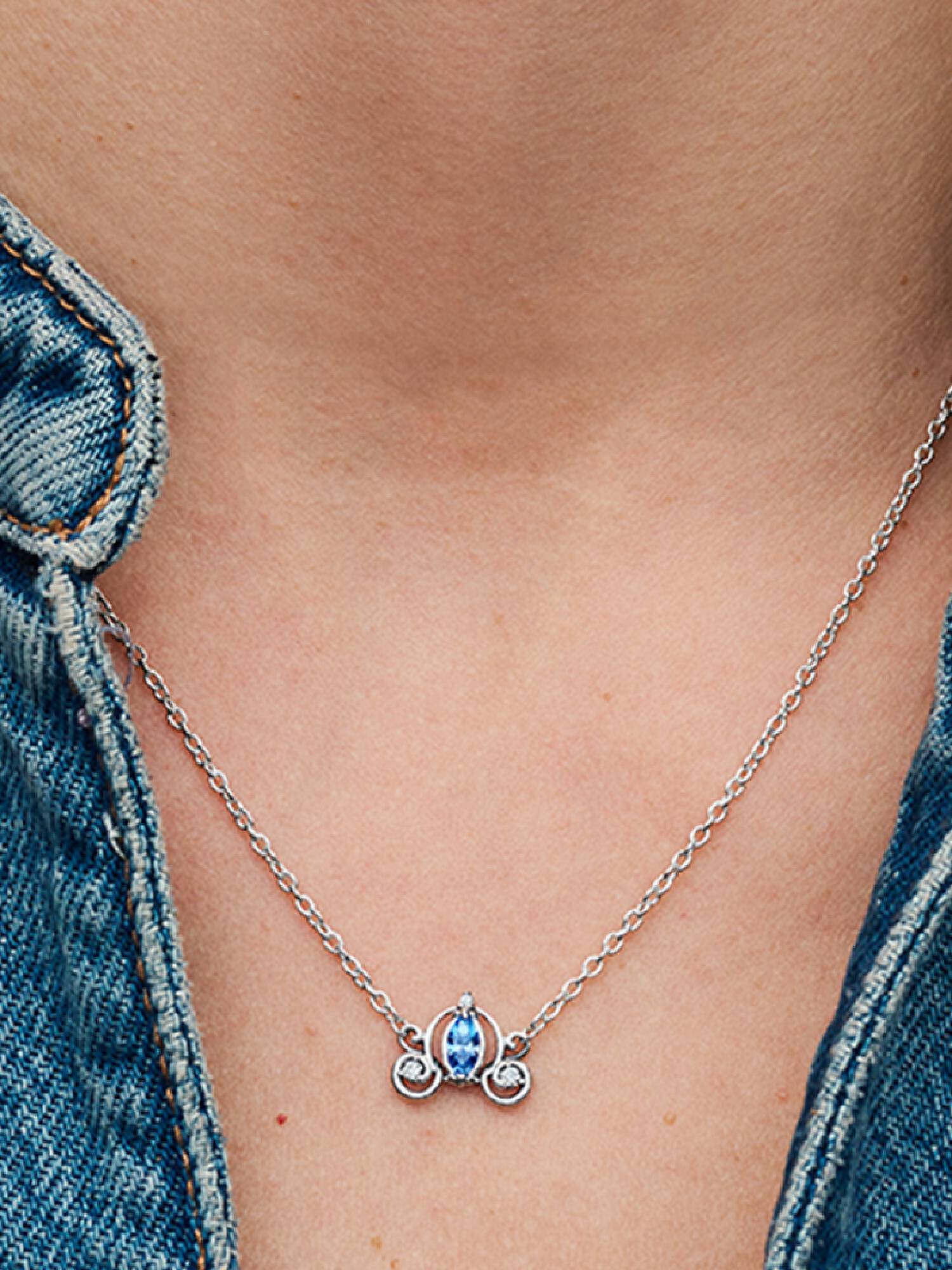 Disney Askungens vagn, halsband med hängsmycke