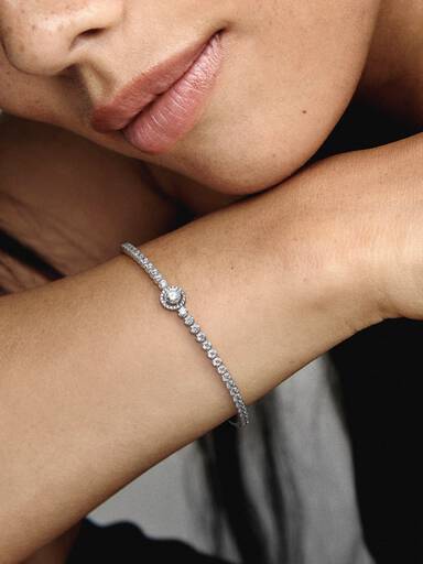 Tennisarmband med glittrande halo